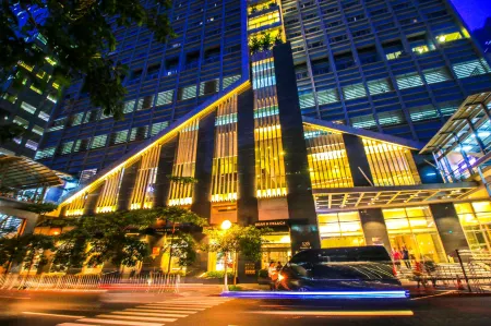 The Mini Suites Eton Tower Makati Отели рядом с достопримечательностью «Ninoy Aquino Monument»