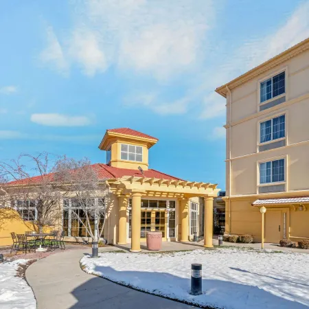 La Quinta Inn & Suites by Wyndham Salt Lake City Airport Отели рядом с Аэропорт Солт-Лейк-Сити