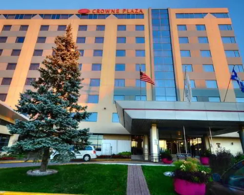 Armon Plaza Montreal Airport Hotels near Lachine