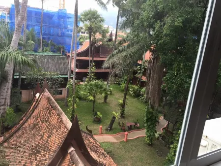 โรงแรมเดอะ ไนซ์ ป่าตอง