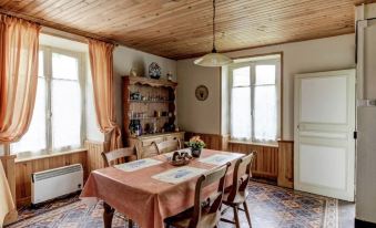 Traditional Holiday Home in Vanne France with Fireplace