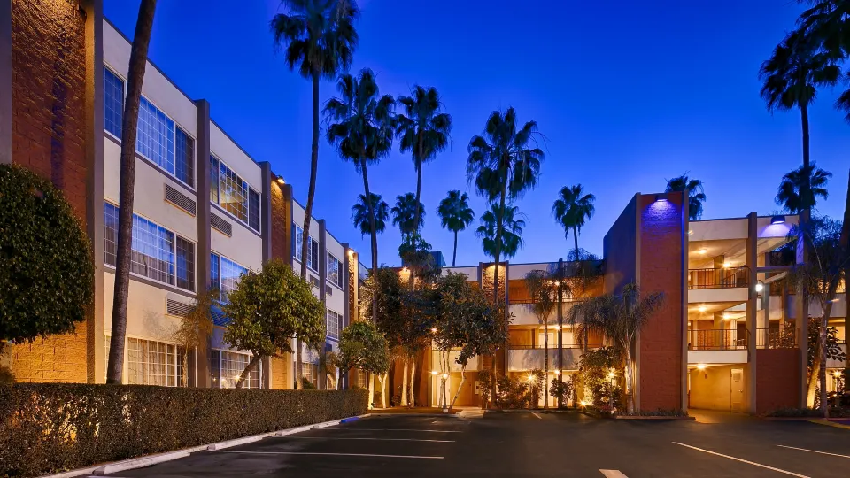 Best Western Plus Carriage Inn