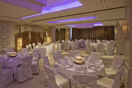 Ace Hotel & Swim Club Athens Отели в г. Глифада