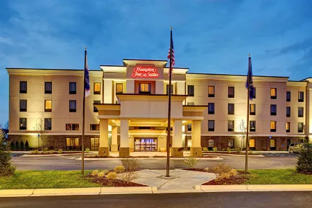 Hampton Inn & Suites Lansing West Отели в г. Waverly