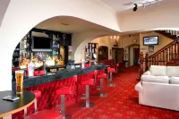 Diplomat Hotel and Spa - bar