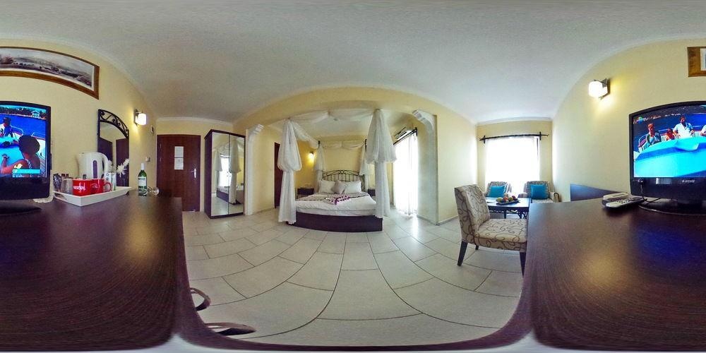 Hotel Cachet - Adult Only +14