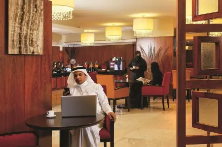 Anwar Al Madinah Mövenpick Hotel Отели в г. Медину