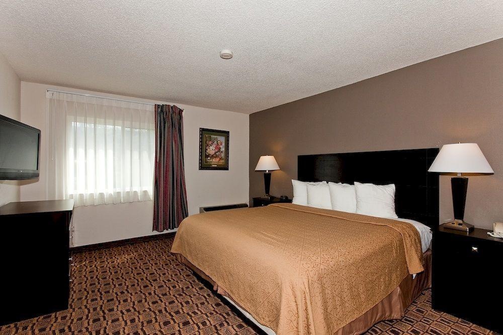 Quality Suites Airport Wichita