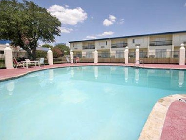 Executive Inn and Suites Waxahachie