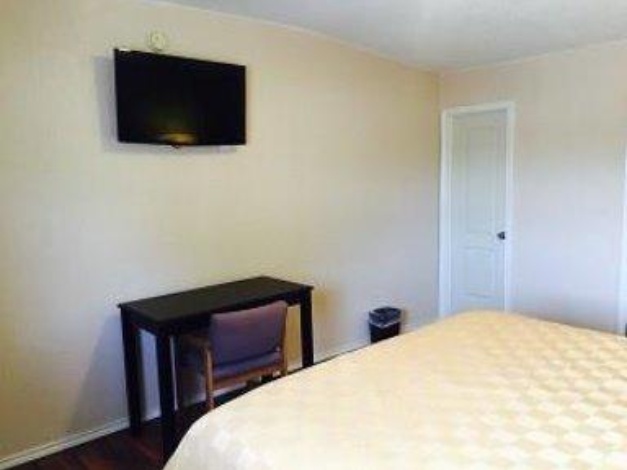 Executive Inn and Kitchenette Suites