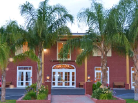 Best Western Plus Hill House ベーカーズフィールドのホテル