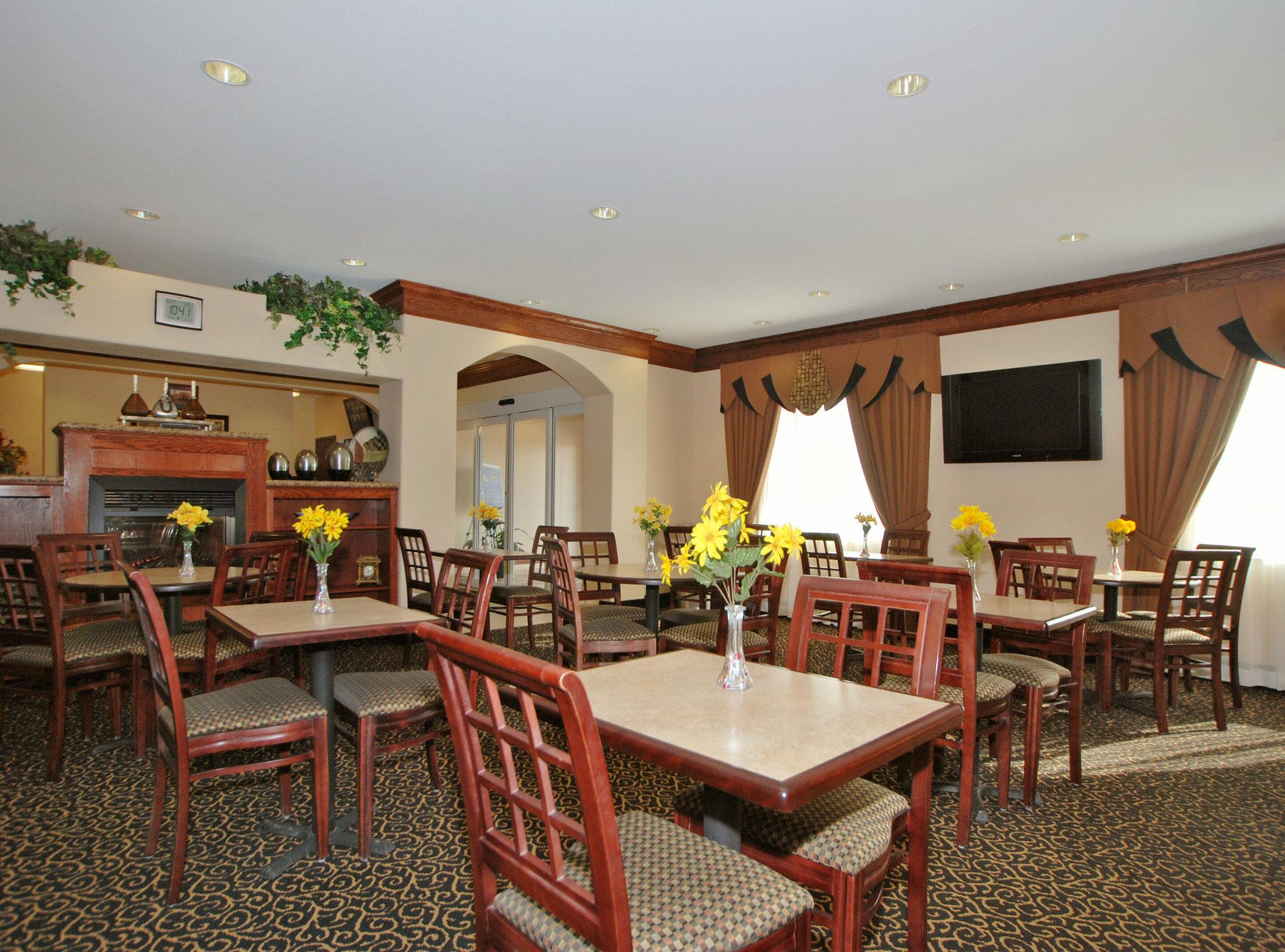 Best Western South Plains Inn & Suites