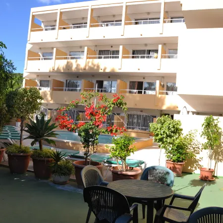 Alper Apartments