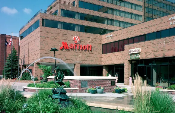 東蘭辛大學廣場萬豪酒店