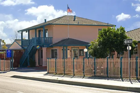 Riverside Inn & Suites Santa Cruz