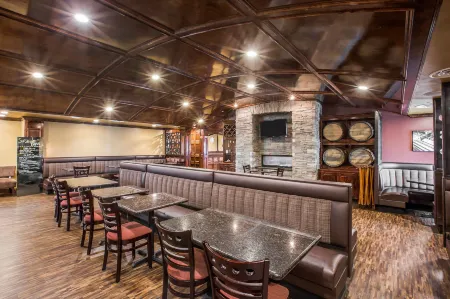 Comfort Inn & Suites Plattsburgh - Morrisonville Отели в г. Платтсбург