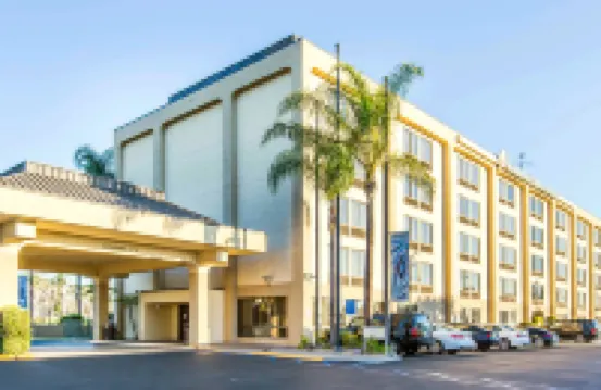 Comfort Inn Anaheim Resort Hotels near Anaheim Regional Transportation Intermodal Center