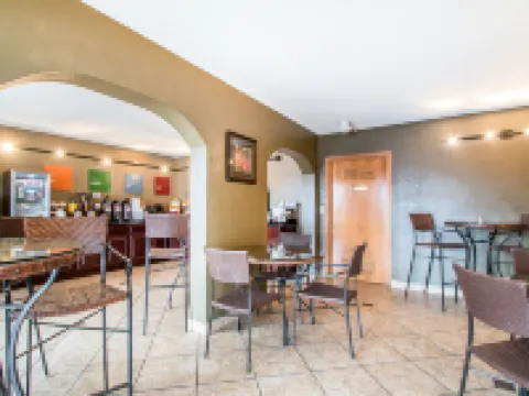 Comfort Inn & Suites Rochelle - DeKalb Hotels in Ogle County