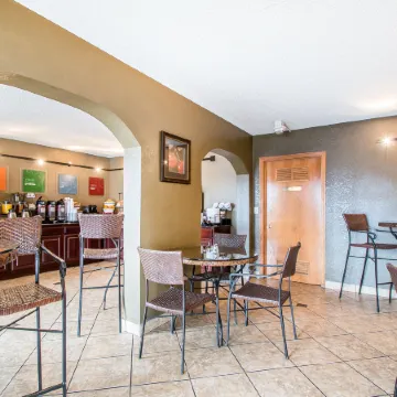 Comfort Inn & Suites Rochelle - DeKalb