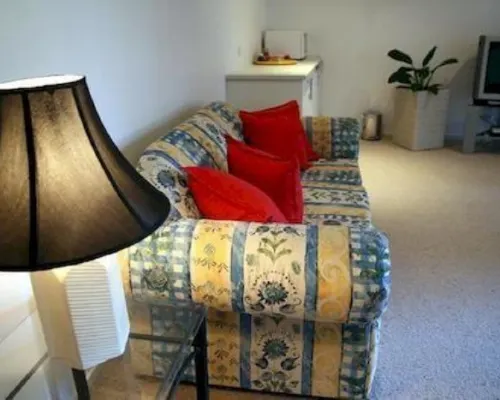 Corlette Retreat Hotels in Corlette
