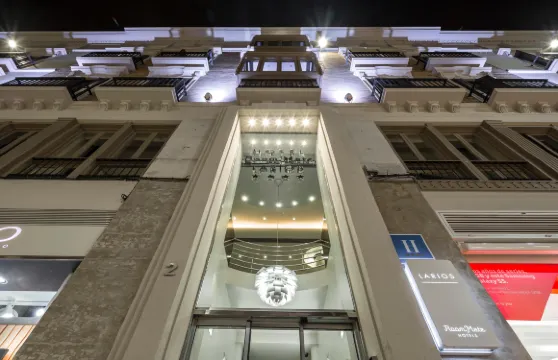 室友拉里奧斯住宿