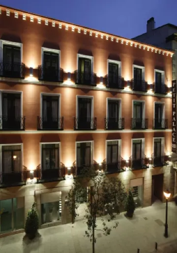 Petit Palace Tres Cruces Hotels near Puerta del Sol