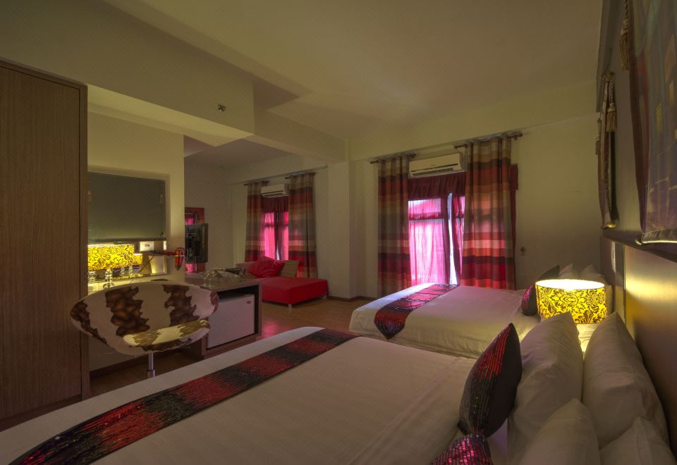 Arenaa Deluxe Hotel Over view