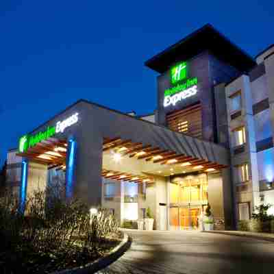Holiday Inn Express & Suites Langley Hotel Exterior