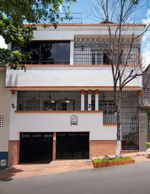 61Prado Hotel - parkir