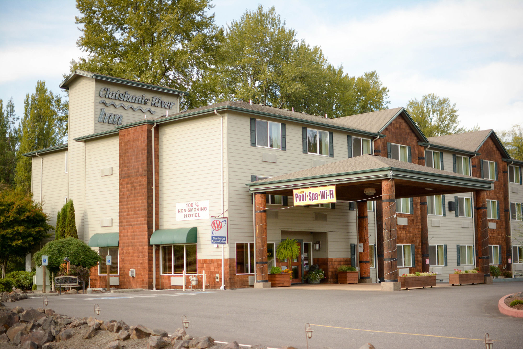 Clatskanie River Inn