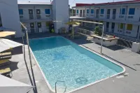 Sea and Breeze Hotel and Condo - Strand