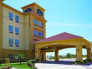 La Quinta Inn & Suites by Wyndham Fort Worth - Lake Worth