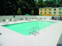 La Quinta Inn & Suites by Wyndham Danbury - Pools