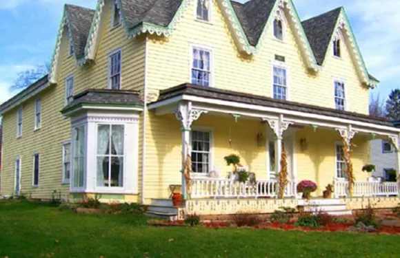 斯坦福德山牆住宿加早餐酒店