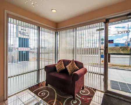 Econo Lodge Civic Center