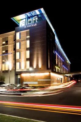 Aloft Vaughan Mills Các khách sạn gần Graphic Etch / Renaissance Bomboniere & Engraved Gifts