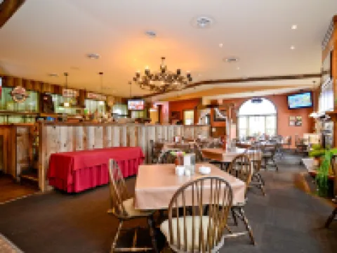 Super 8 by Wyndham Gananoque Country Squire Resort Hotels in Gananoque