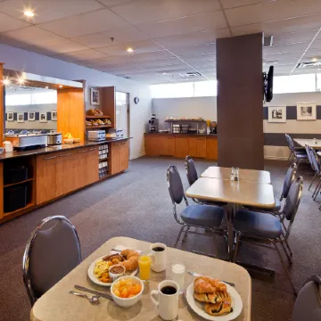 Hotel les Suites Labelle Отели рядом с достопримечательностью «Кинотеатр Экс-Сентрис»