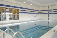 Sandman Hotel Calgary Airport - Pool