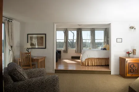 Benmiller Inn & Spa Отели рядом с достопримечательностью «Годерич Мейн Бич»