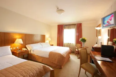 Broadhaven Bay Hotel Отели в г. 