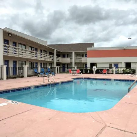 Super 7 Inn by OYO Tupelo Hwy 178