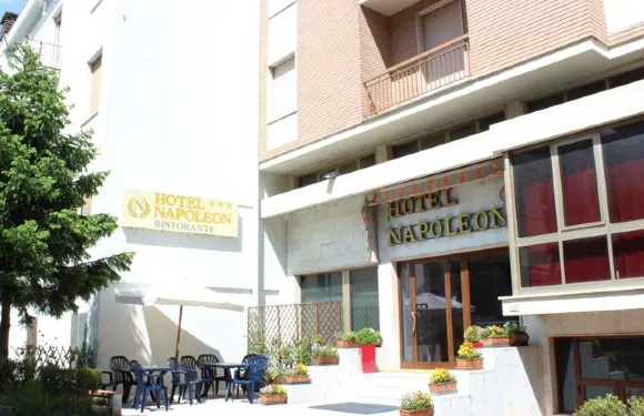 拿破崙酒店