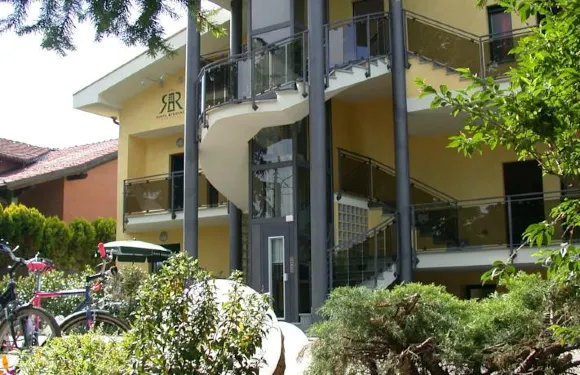 羅斯塔蘭維爾索公寓