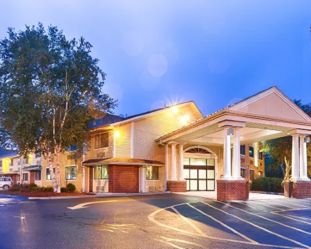 Best Western Plus the Inn at Sharon/Foxboro Hotels in Sharon