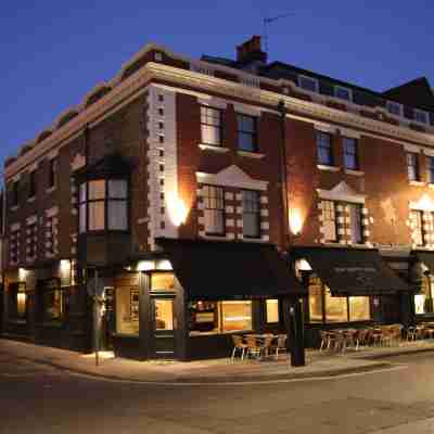 The White Star Tavern Hotel Exterior