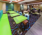 La Quinta Inn & Suites by Wyndham Midwest City - Tinker AFB - breakfast