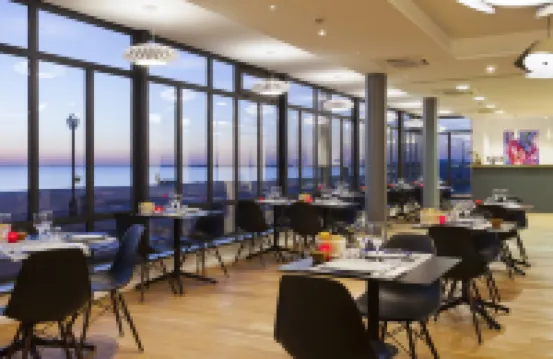 Les Flots - Hôtel et Restaurant Face à l'océan - Châtelaillon-Plage