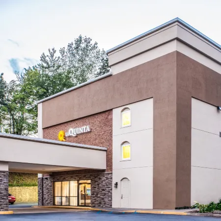 Clarion Pointe Charlottesville