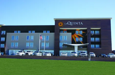 La Quinta Inn & Suites by Wyndham Tulsa Broken Arrow